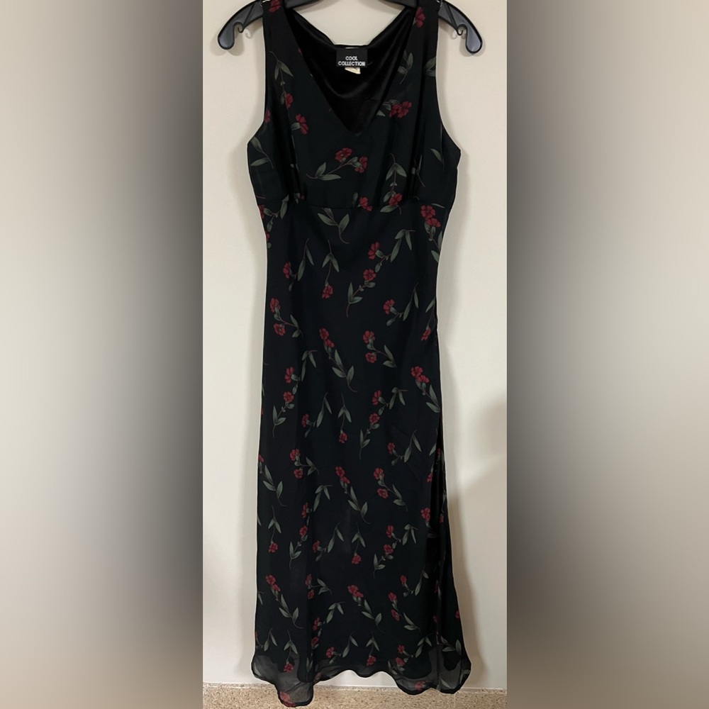 Long sleeveless v neck dress